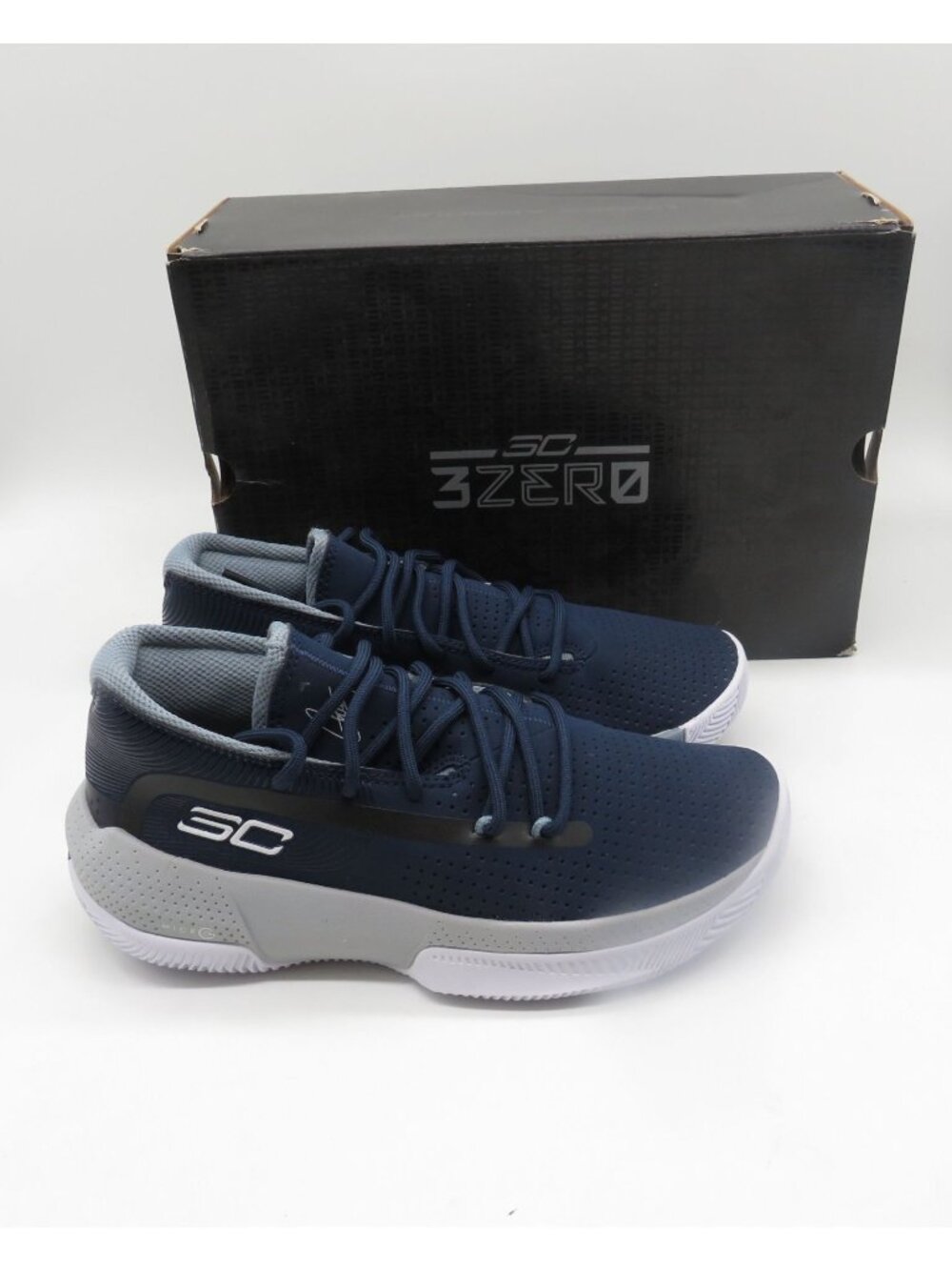 Under Armour SC 3ZER0 III Navy Boys Basketball Shoes Size 4 NEW $90
